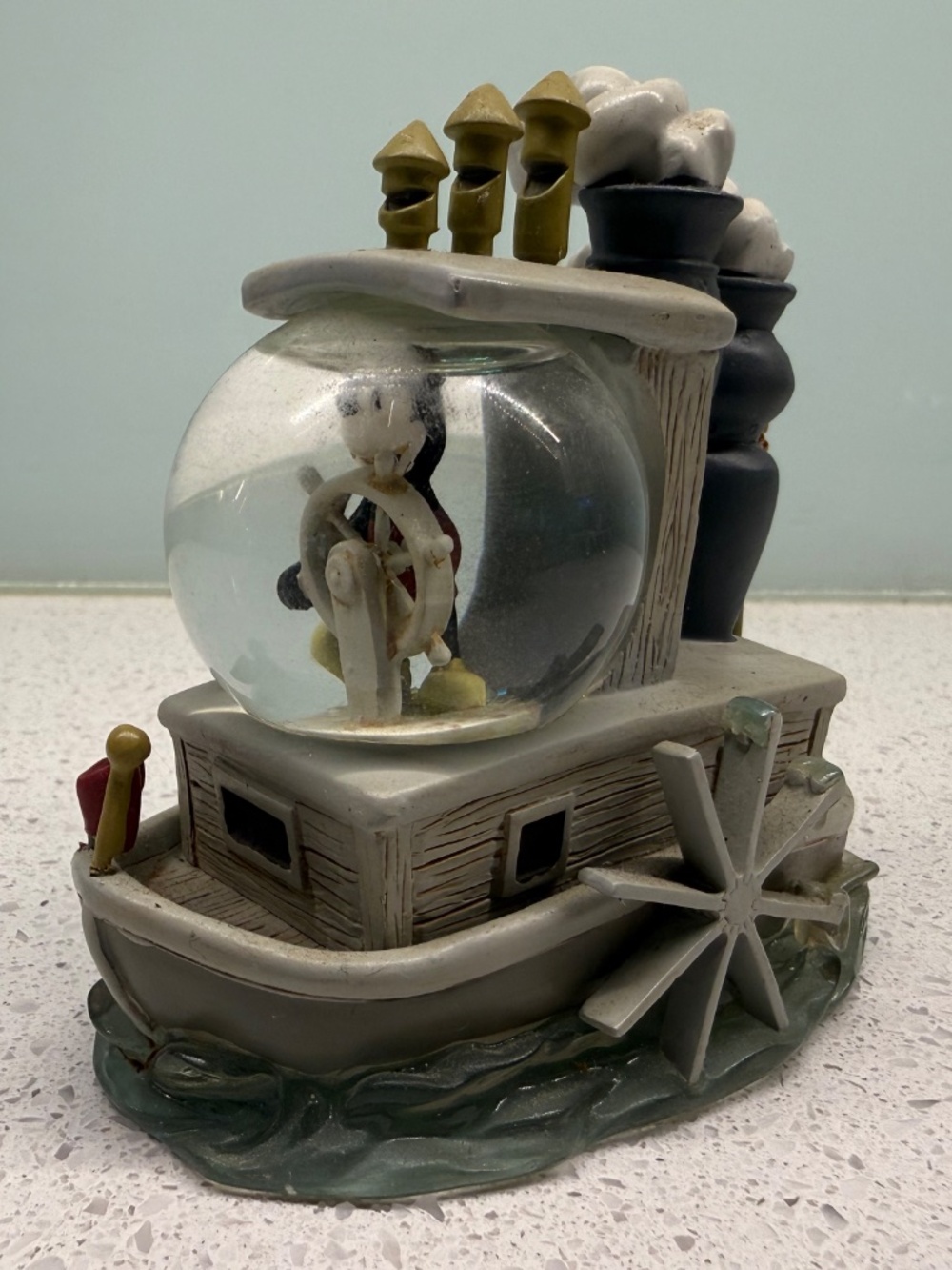 STEAMBOAT WILLY SNOWGLOBE - MICKEY MOUSE